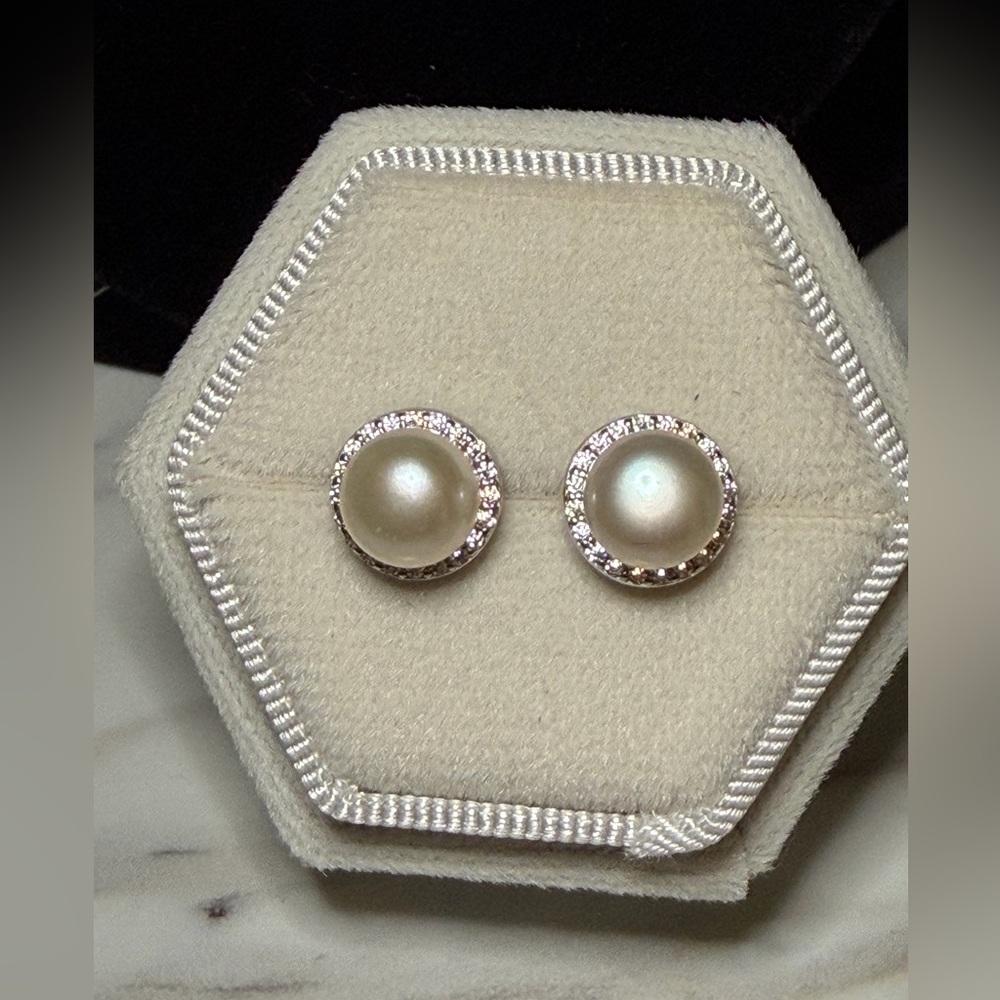Pearl and rhinestone Silver Stud Earrings